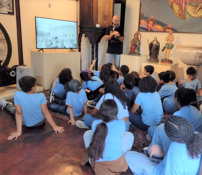 api-modulos/fotos/img/galeria_cat_culturais_490/490/13827/VISITA GUIADA ESCOLA MUNICIPAL CONCEIÇÃO MARIA MOREIRA - LIMAS - TEMPO INTEGRAL, 28.08.2026 (4).jpg